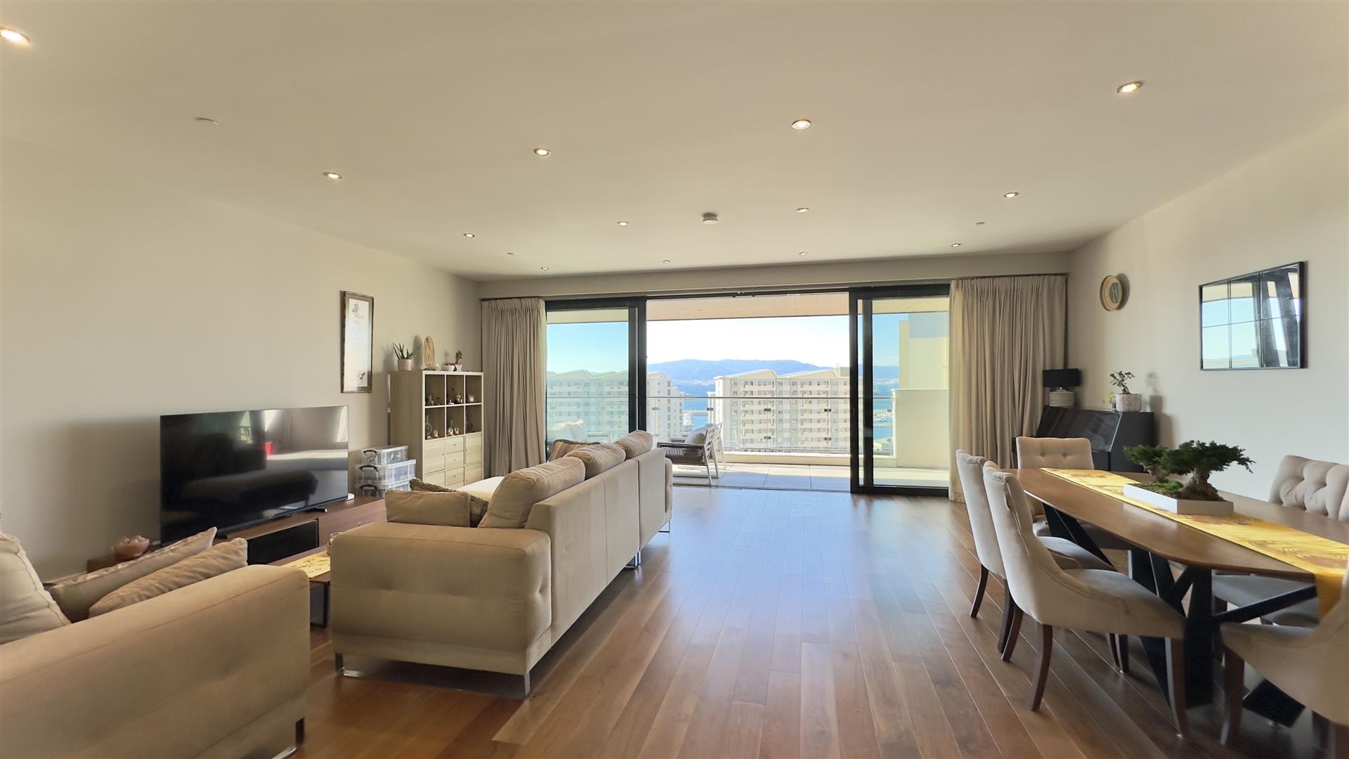 Image of Apartment - 4 Bedrooms - 3 Bathrooms for Rental in Midtown-Gibraltar, Image 4